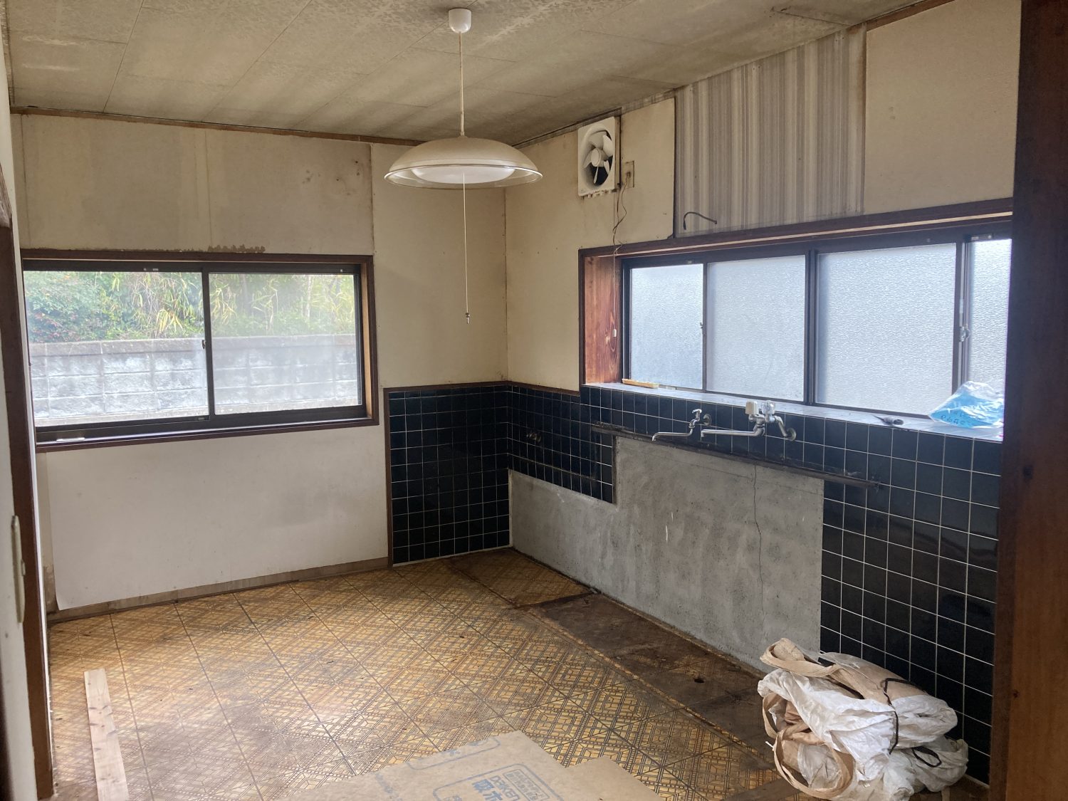 キッチンをLIXIL製システムキッチンに交換します キッチンをLIXIL製システムキッチンに交換します